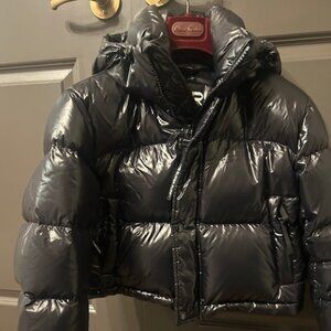 Womens XS Aritzia Super Puff Cropped Winter Jacket